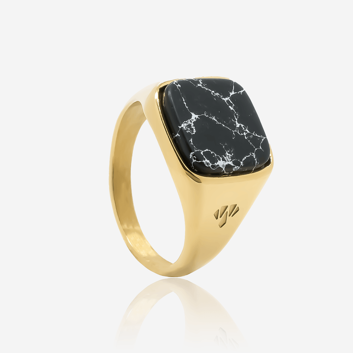 Signet ring sort marmor